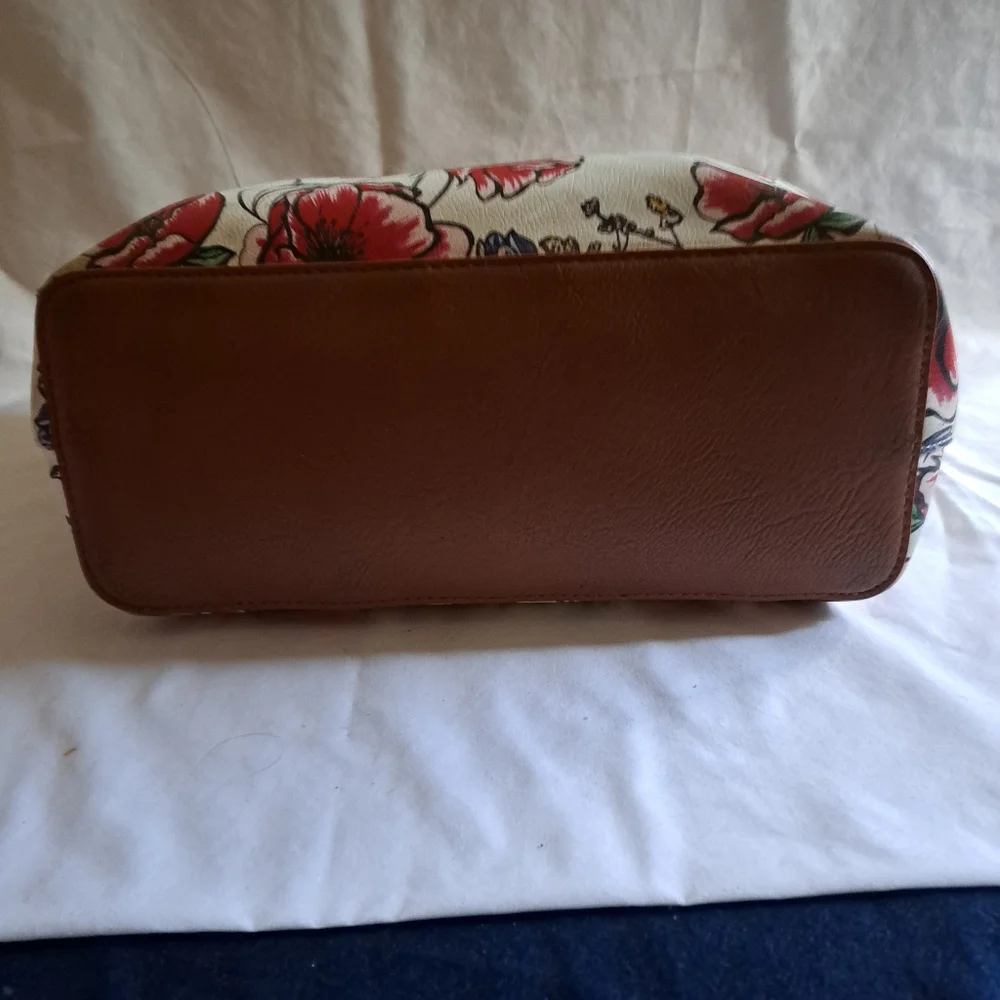 Woman's Purse/Medium Tote - Picture 5 of 8